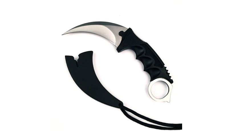 Détail de la lame du couteau Karambit