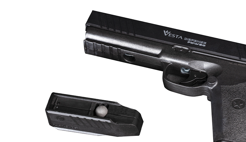 Flashloader Vesta Defense posé à côté du pistolet