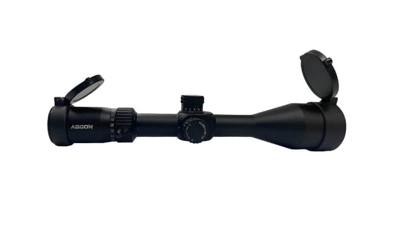 Détail du réticule et du Side Focus de la lunette Aegon 8-40x56 SFIR